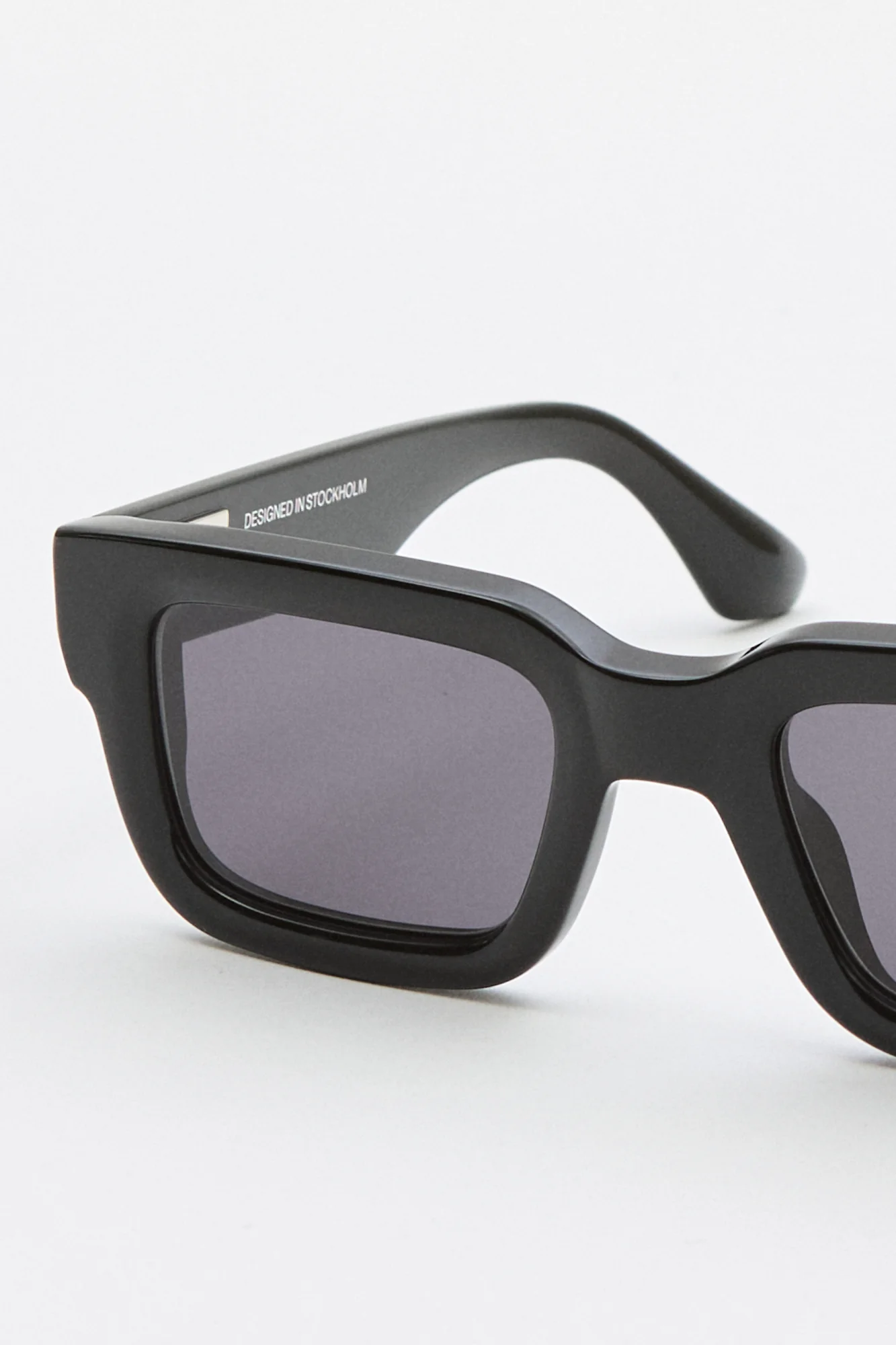 05.2 Black - Image 2