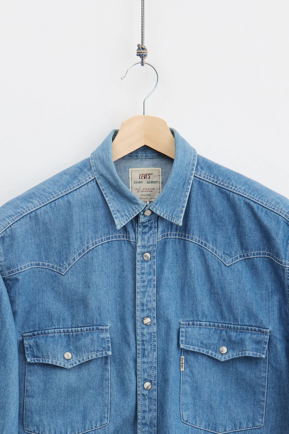 90's Levi's Western Denim Shirt (M) - Image 2