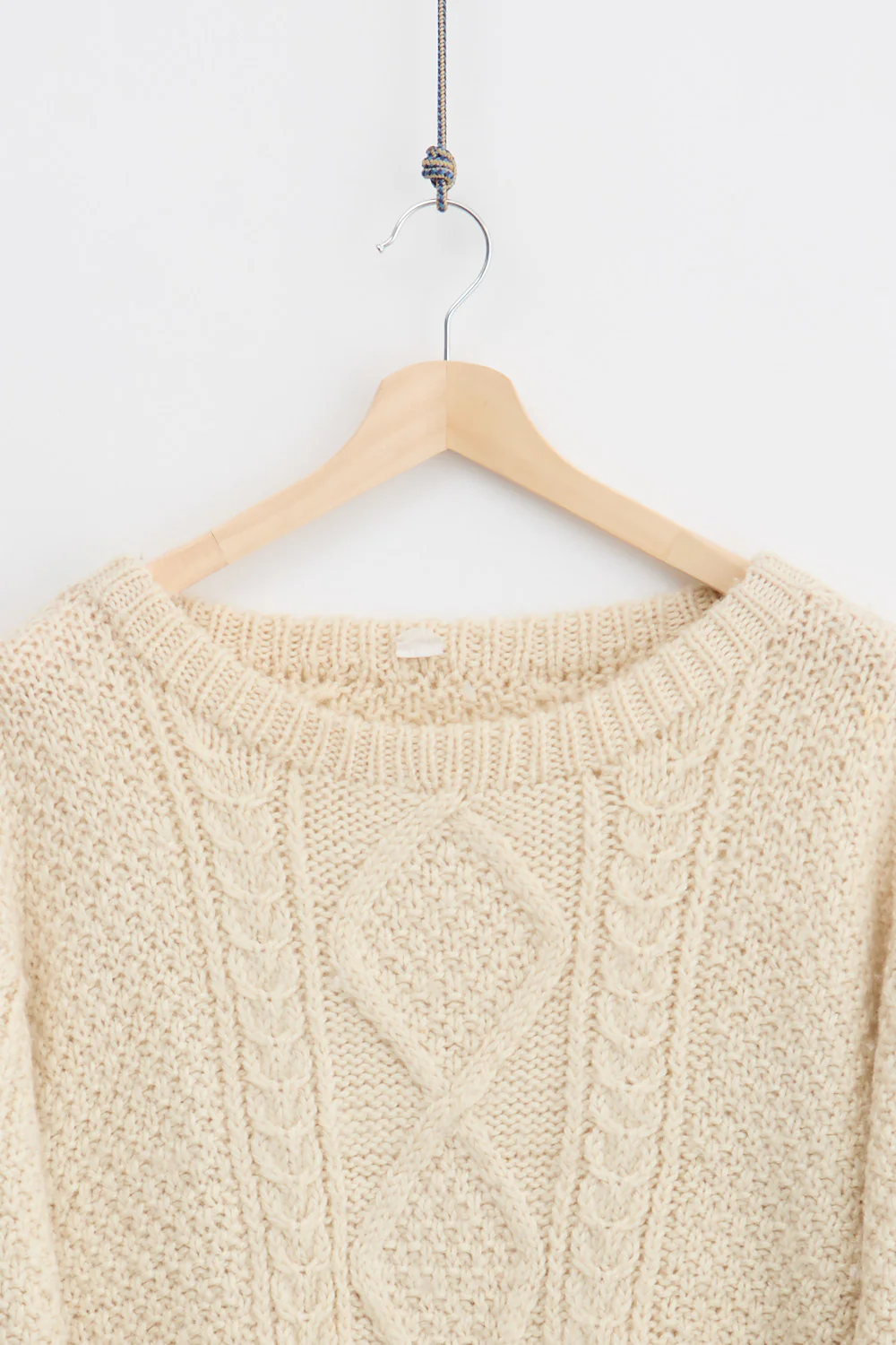 Traditional Wool Cable Knit Sweater (L) - Image 2