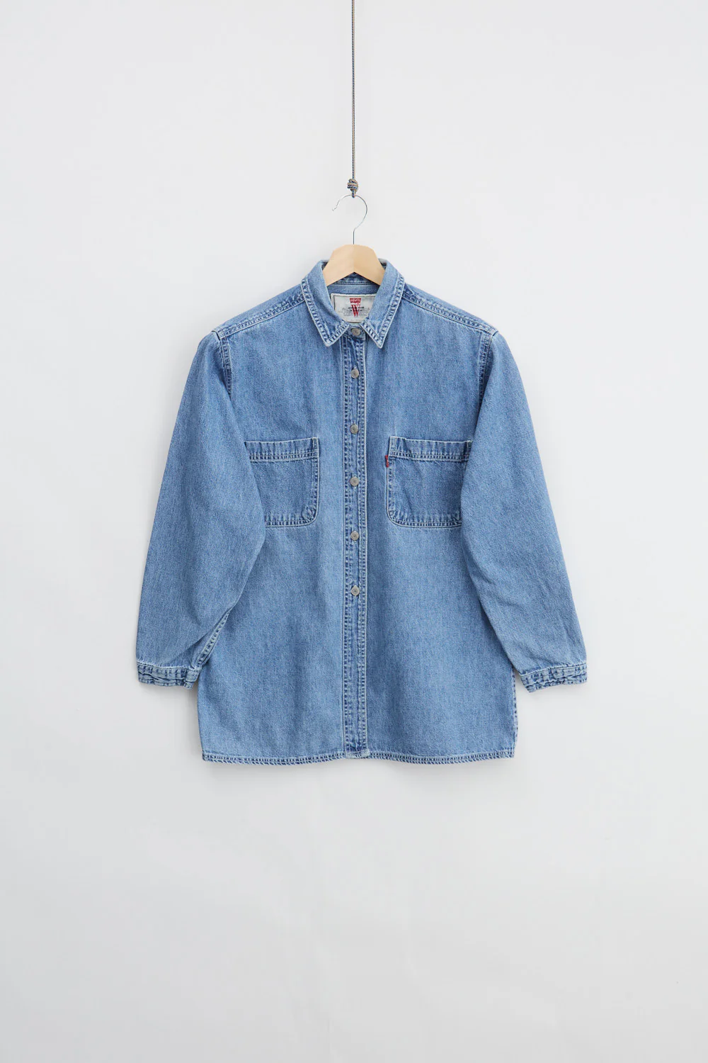 90s Levi's Denim Shirt (M)