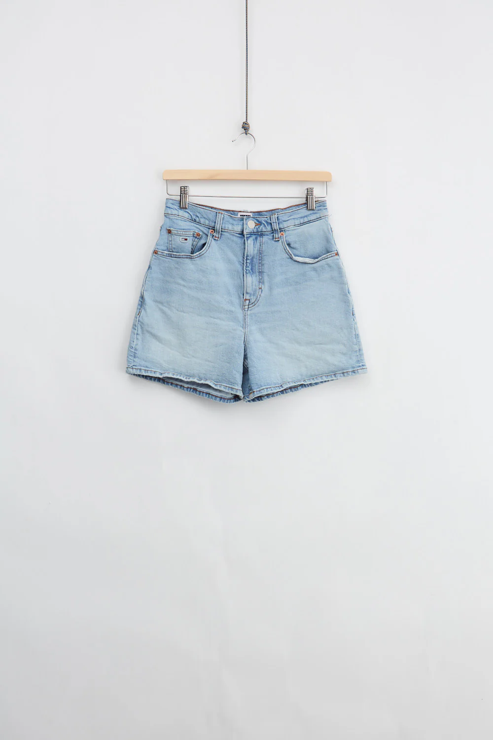 Tommy Jeans "Mom Jean Shorts" (W27)