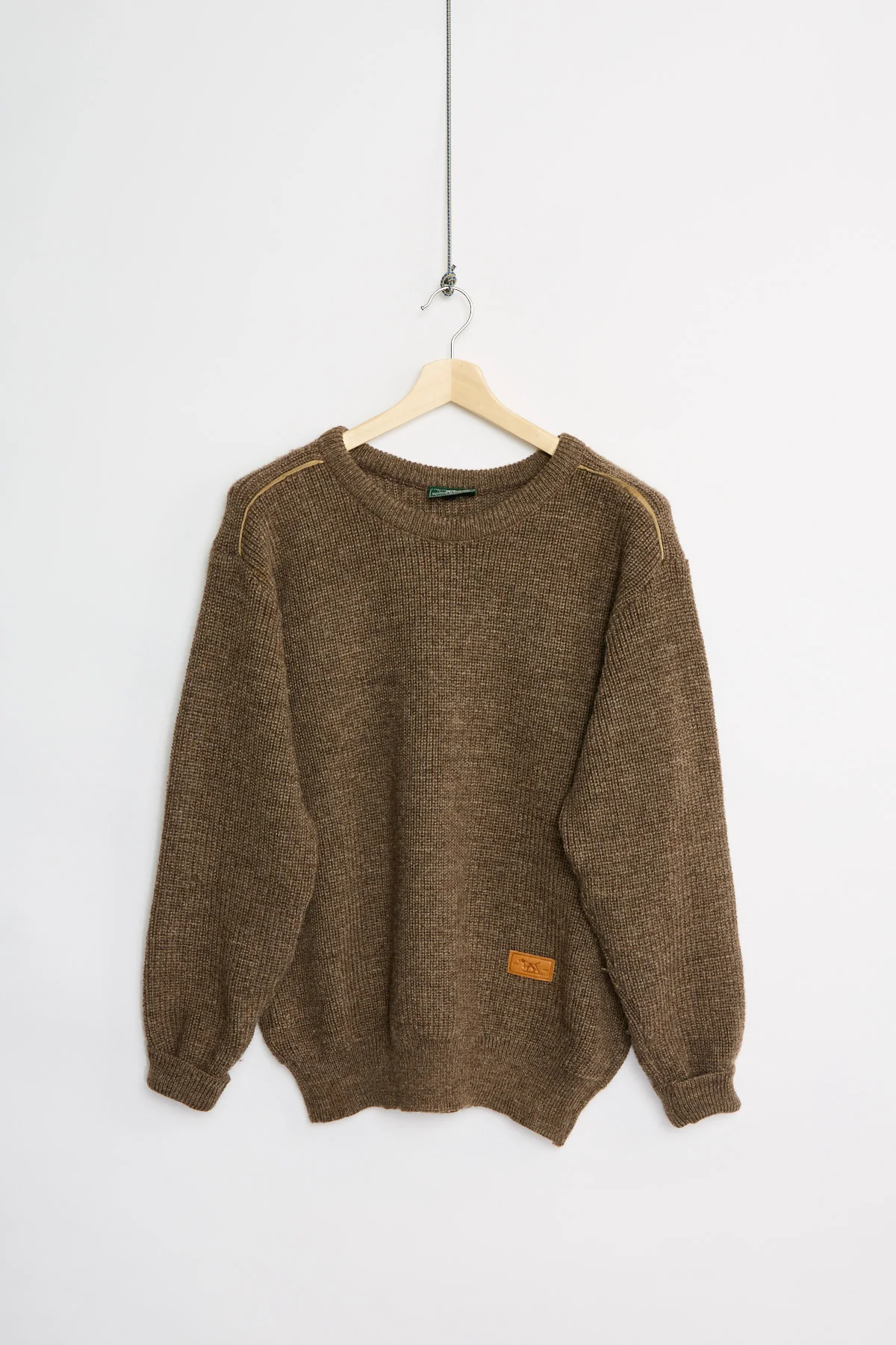 New Zealand wool sweater (L)