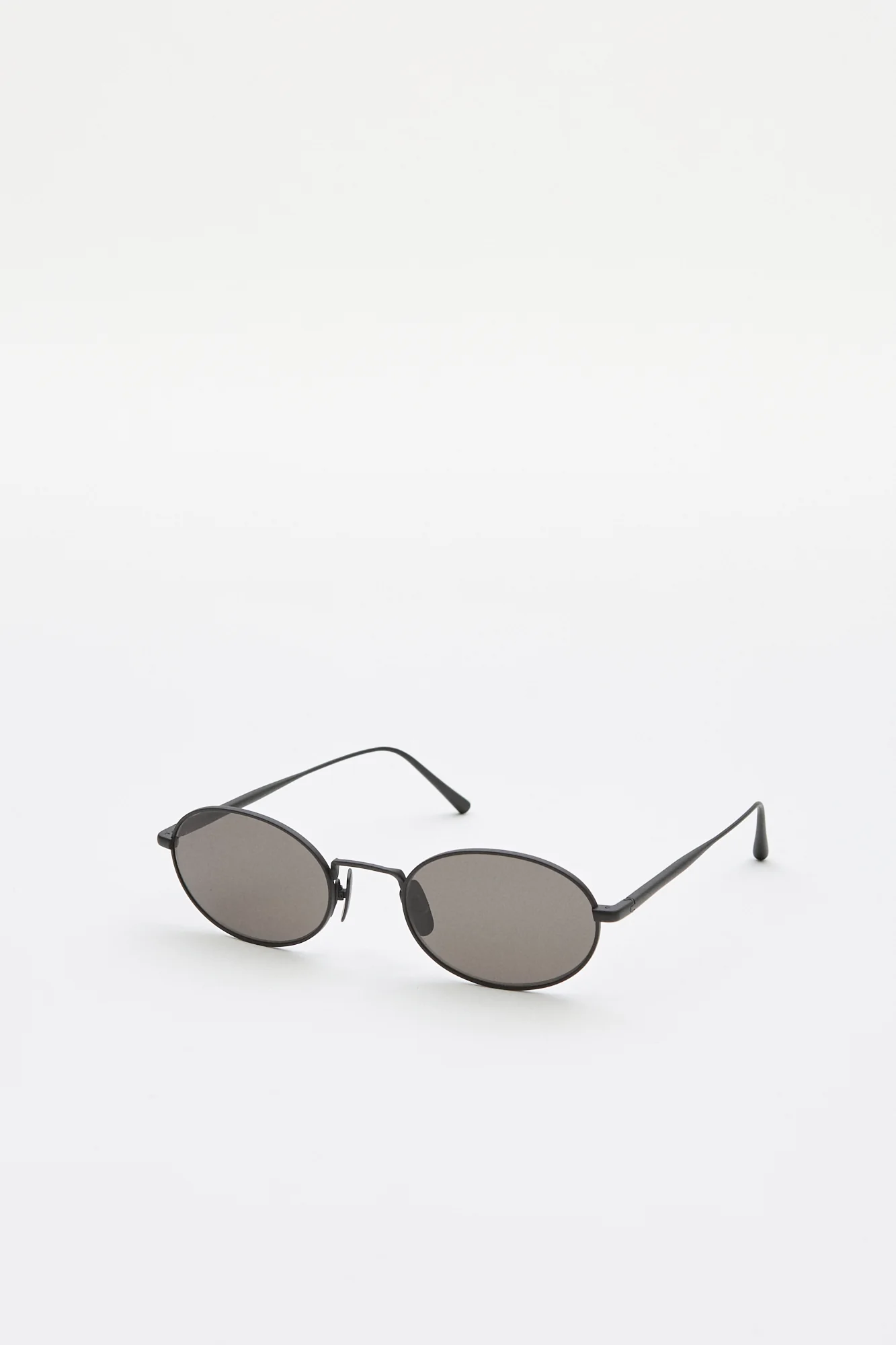 Titan Oval Matte Black
